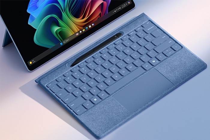 新しい Surface Pro フレックスキーボード *4 でよりフレキシブルな作業を実現